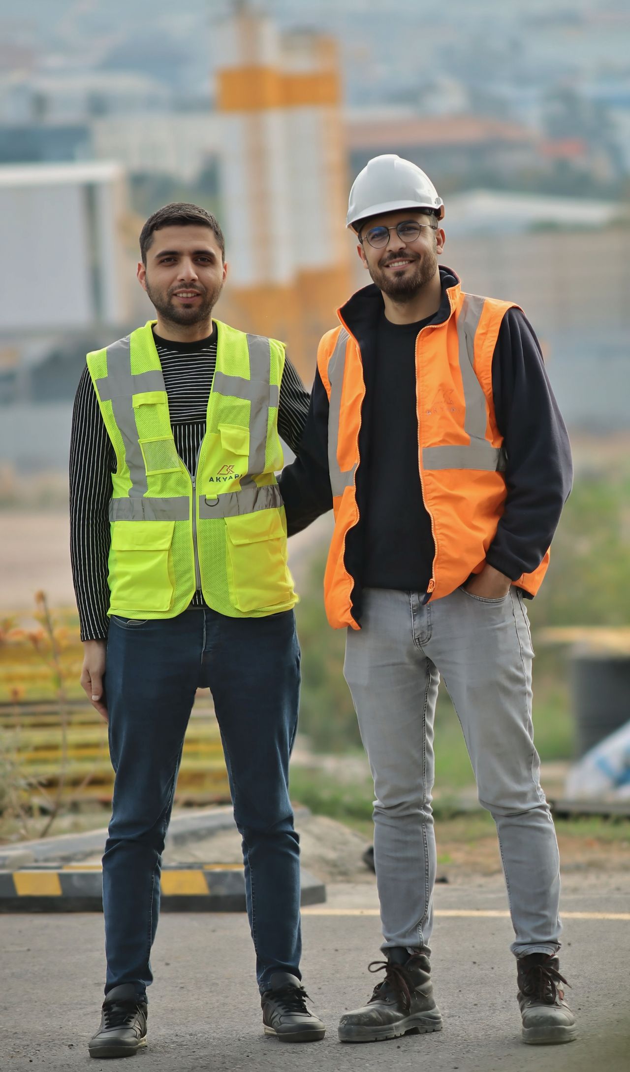 Personal de obra con equipo de seguridad